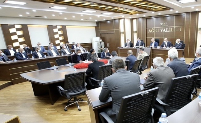 Vali Varol, muhtarlarla toplantı yaptı