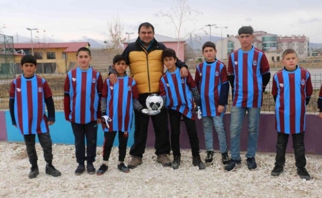 Trabzonspor, Diyadin ilçesine forma gönderdi