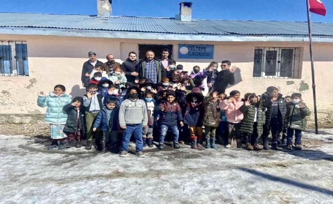 Hayırseverlerin yardım eli Ağrı#039;nın en uzak köyüne ulaştı