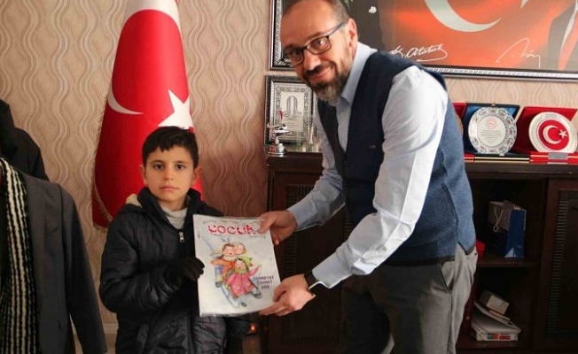 Ağrı#039;da küçük Mahir kumbarasını depremzedelere bağışladı
