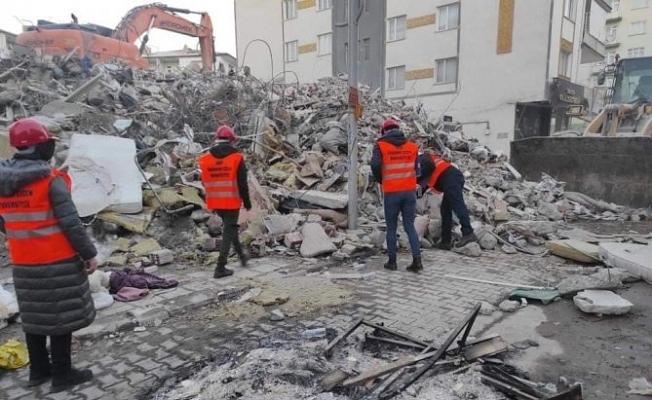 AİÇÜ akademisyenleri deprem bölgesinde