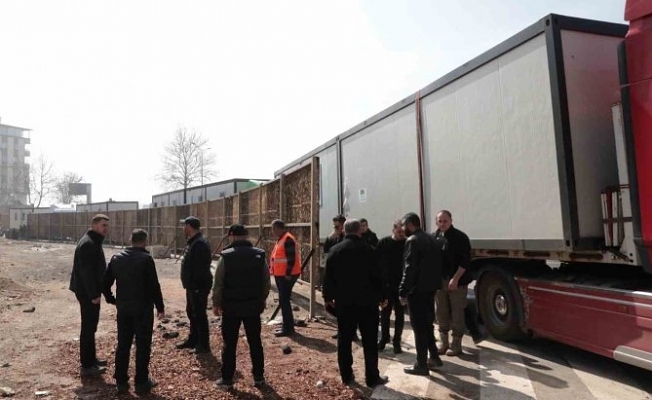 Ağrı Valisi konteyner kentte incelemelerde bulundu