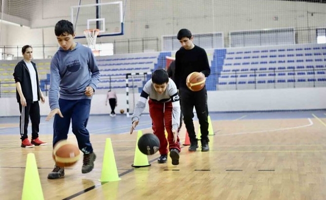 Ağrıya gelen depremzede çocuklar için moral ve motivasyon