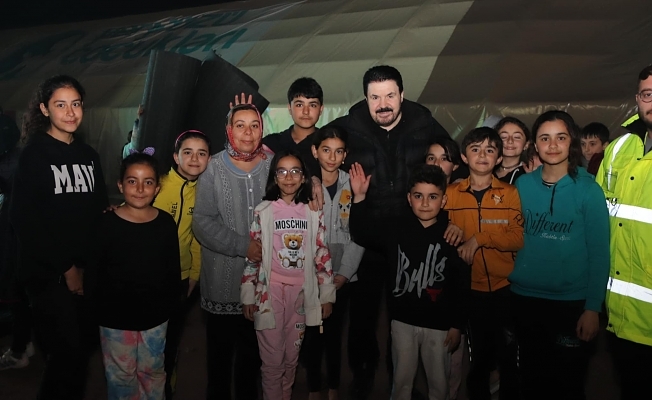 Başkan Savcı Sayan, depremzede çocuklarla çizgi film izledi