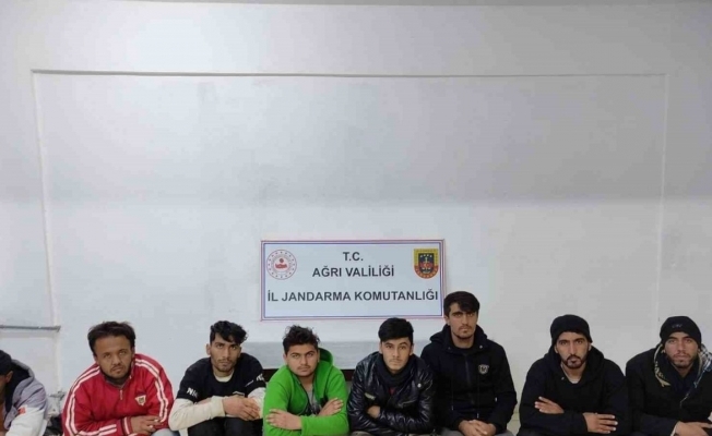 Ağrıda 24 düzensiz göçmen yakalandı, 2 organizatör gözaltına alındı
