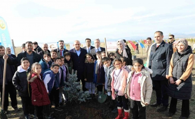 Ağrıda Öğretmenler Gününde fidan dikme etkinliği
