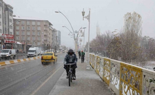 Kar yağışı Ağrıyı beyaza bürüdü