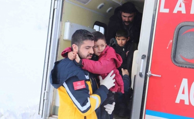 Ağrıda 4 kardeşin yardımına paletli ambulans yetişti