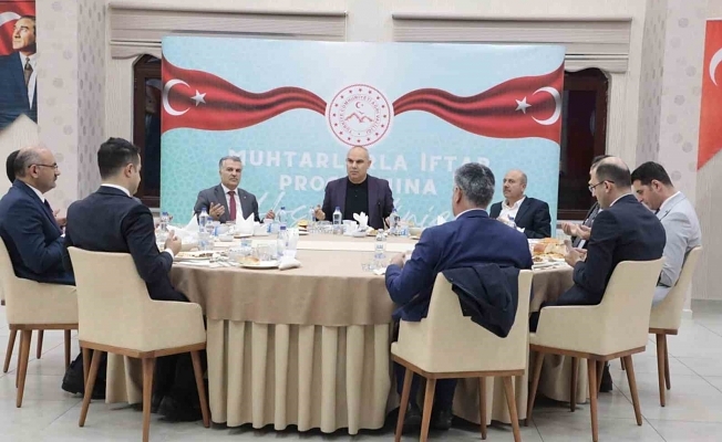 Ağrı Valisi Koç, muhtarlarla bir araya geldi