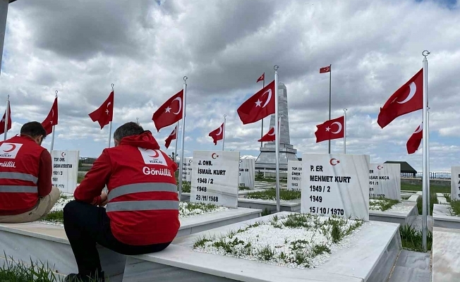Kızılaydan şehitlik ziyareti