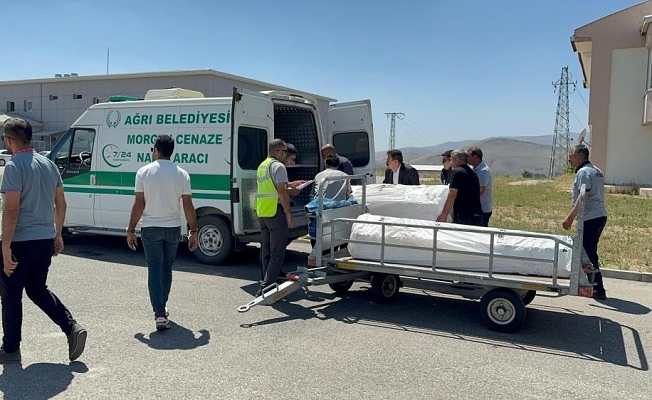 Otobüs kazasında hayatını kaybedenlerin cenazesi defnedilmek üzere Ağrıya getirildi