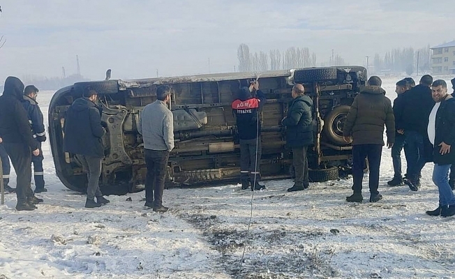 Ağrıda Okul Servisi Kaza Yaptı, Büyük Tehlike Atlatıldı