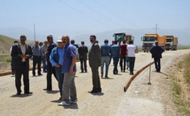 Yüksekovada köylülerin beton yol tepkisi