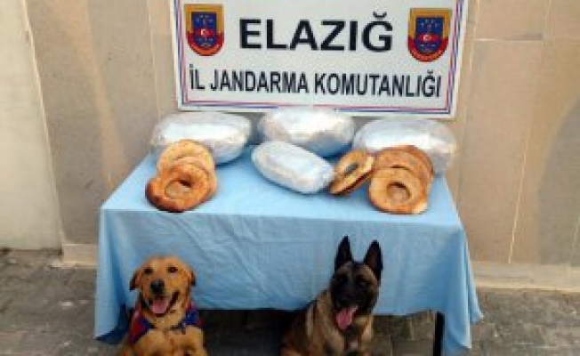 Simit ve sarımsak çuvalında esrar
