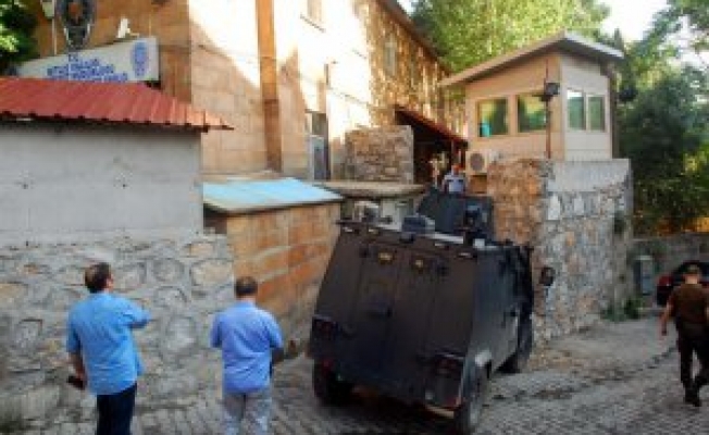 Bitliste polis merkezi amirliğine saldırı