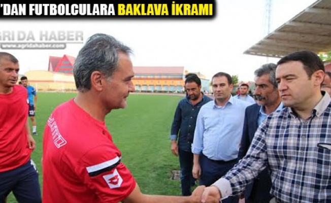 Vali Işından futbolculara baklava ikramı