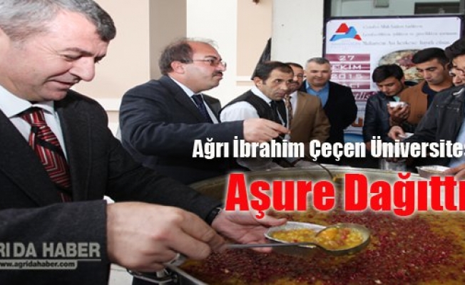 Ağrı İbrahim Çeçen Üniversitesi Aşure Dağıttı