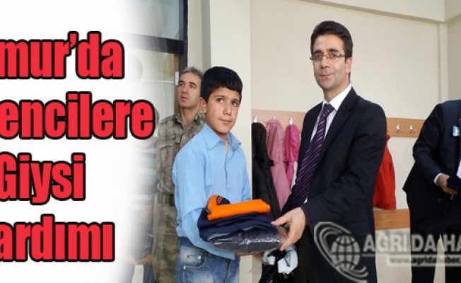 Hamur İlçesinde Öğrencilere Giysi Yardımı