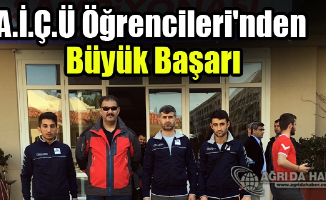 A.İ.Ç.Ü Öğrencileri Kick Boks Şampiyonasından Başarıyla Döndü