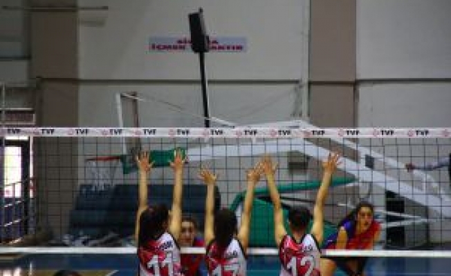 B Gençler Voleybol Yarı Final Müsabakaları Erzincanda Başladı