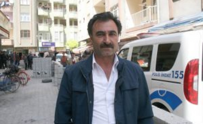 Belediyeyi Protesto İçin Yol Ortasına Örülen Duvar