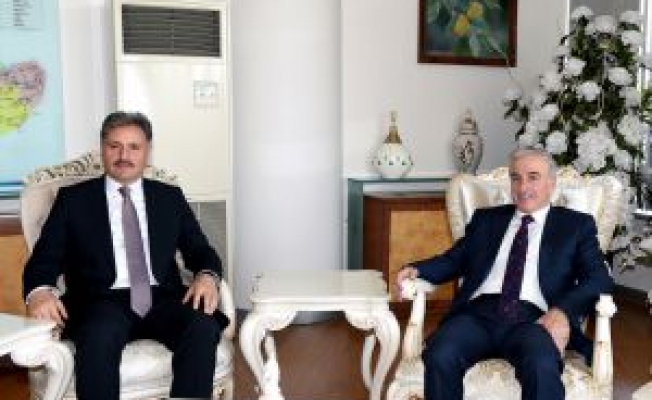 Vali Kamçıdan Başkan Çakıra Veda Ziyareti