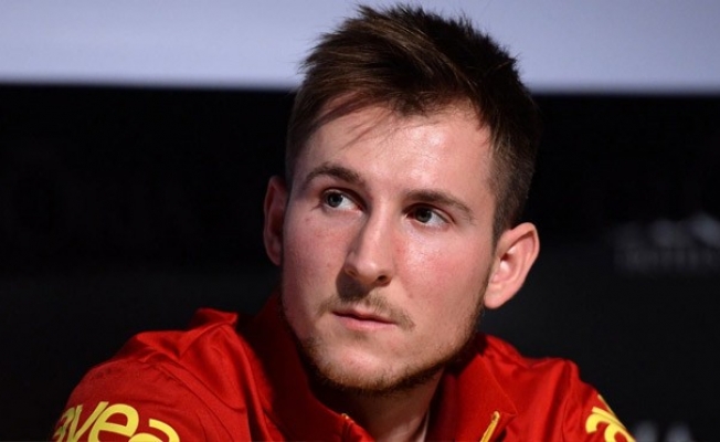 İzet Hayroviç 3 Lige Gitti