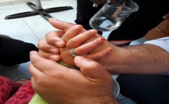 5 Yaşındaki Çocuğun Pula Sıkışan Parmağını İtfaiye Çıkardı