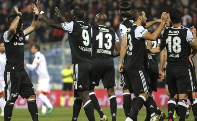 Beşiktaş-Benfica maçı hangi kanalda? TRT Açıklama yaptı
