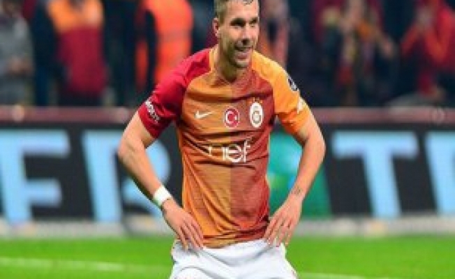 Galatasaray, Lukas Podolskinin transferi Vissel Kobe ile anlaştı