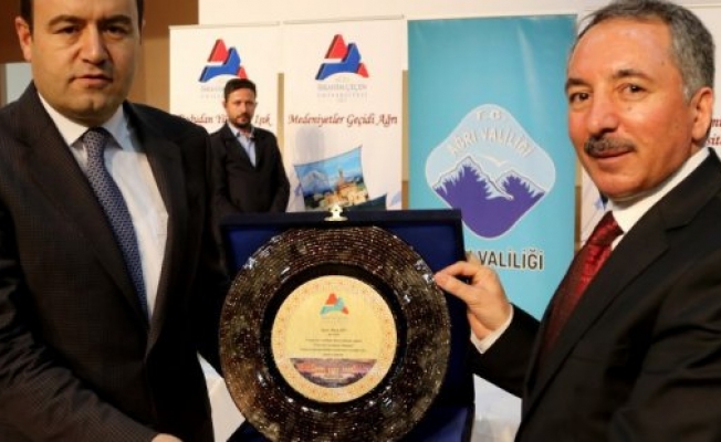 Vali Işın ve Rektör Karabulut Üniversite Öğrencileriyle Buluştu