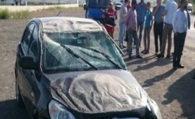 Elazığda Otomobil Şarampole Devrildi: 4 Yaralı