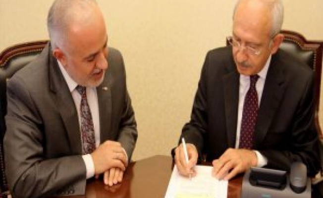Kılıçdaroğlu, Kurban Vekaletini Türk Kızılayına Verdi