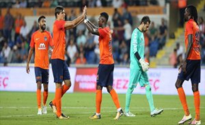 Medipol Başakşehir Ligde İkinci Galibiyetini Aldı