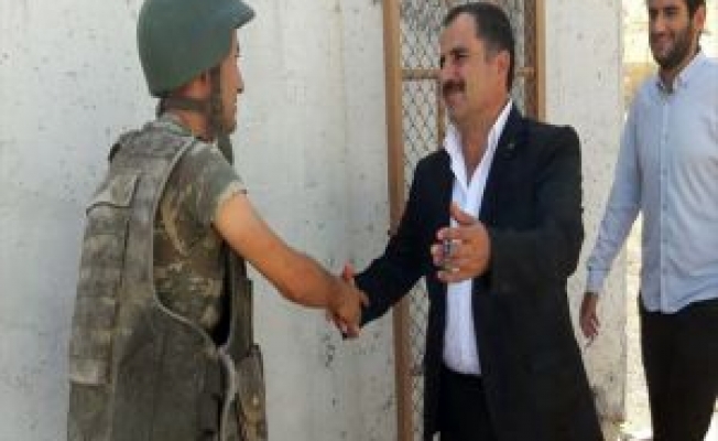 Köylülerden Mehmetçike Bayram Ziyareti