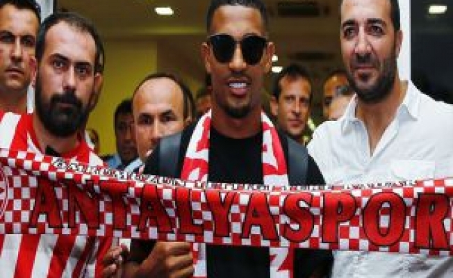 Fransız Futbolcu Vainqueur Antalyada