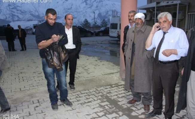 Hakkaride Trafik Kazası: 12 Yaralı