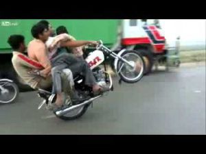 Motosiklete 5 Kişi Biner mi