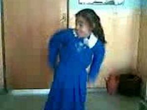 Ağrılı Tulumcu Kız