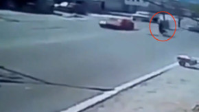 Açık rögar motosikletliyi canından ediyordu.