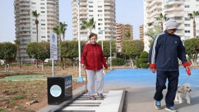 Ayak piyanosu görenleri şaşırtıyor