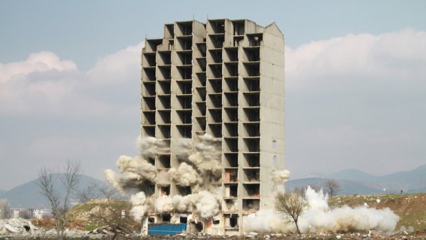 300 kilo patlayıcı yıkamadı, kendiliğinden çöktü