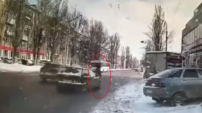 Yaşlı kadın metrelerce öteye savruldu